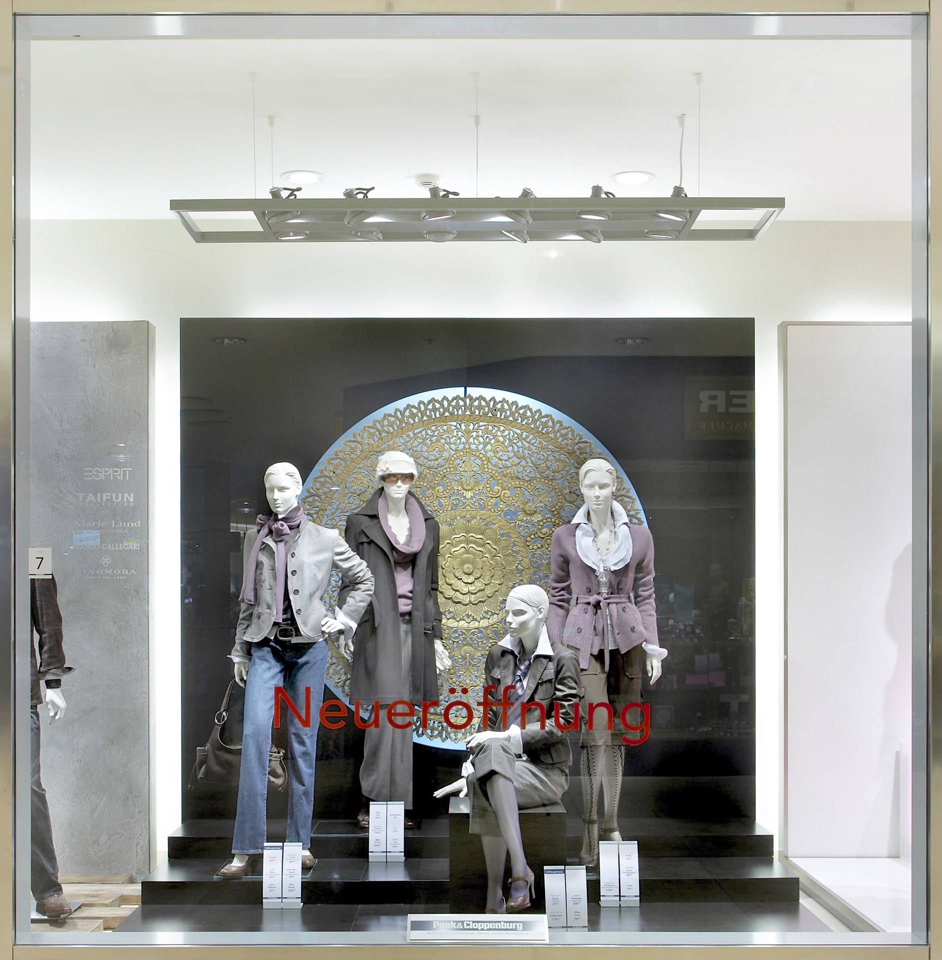 PEEK&CLOPPENBURG branch / Storefront display